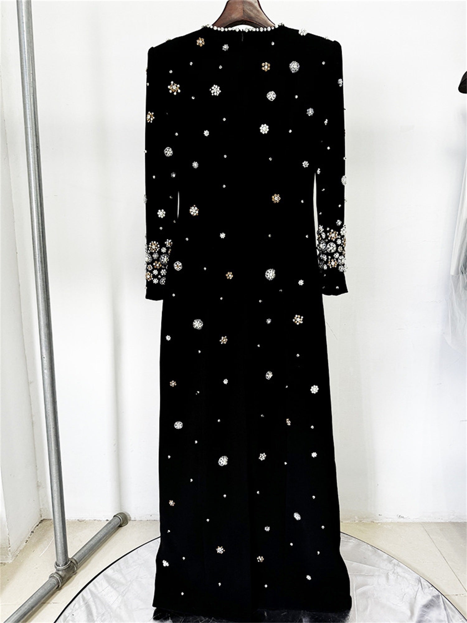 Elegant Beaded Cocktail Dress Crew Neck Slim Fit Midi Dress for Special Occasions