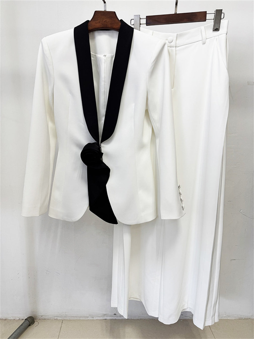 Platlogy Elegant Floral Decor Lapel Blazer Wide Leg Pant Two Piece Women Suit Set