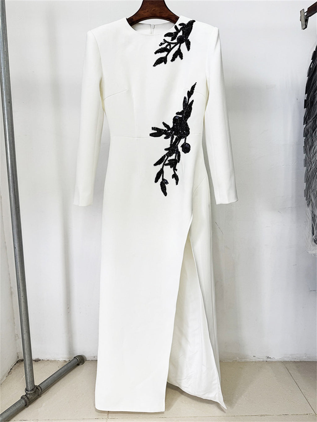 Platlogy Elegant White Long Sleeve Maxi Evening Dress Black Beaded Floral Embroidery Side Slit Formal Party Gown