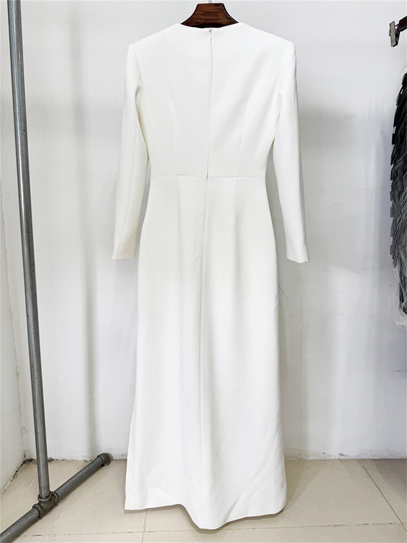 Platlogy Elegant White Long Sleeve Maxi Evening Dress Black Beaded Floral Embroidery Side Slit Formal Party Gown