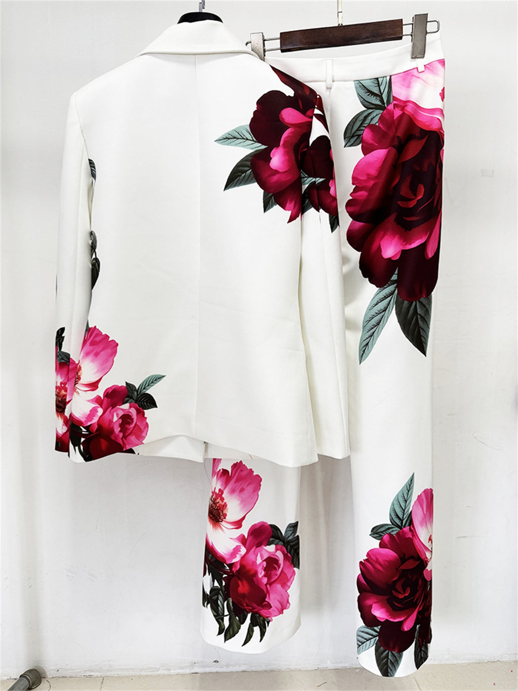 Platlogy Elegant Big Rose Print White Two Piece Women Suit Blazer and Long Pants Set for Formal Business Party Occasions