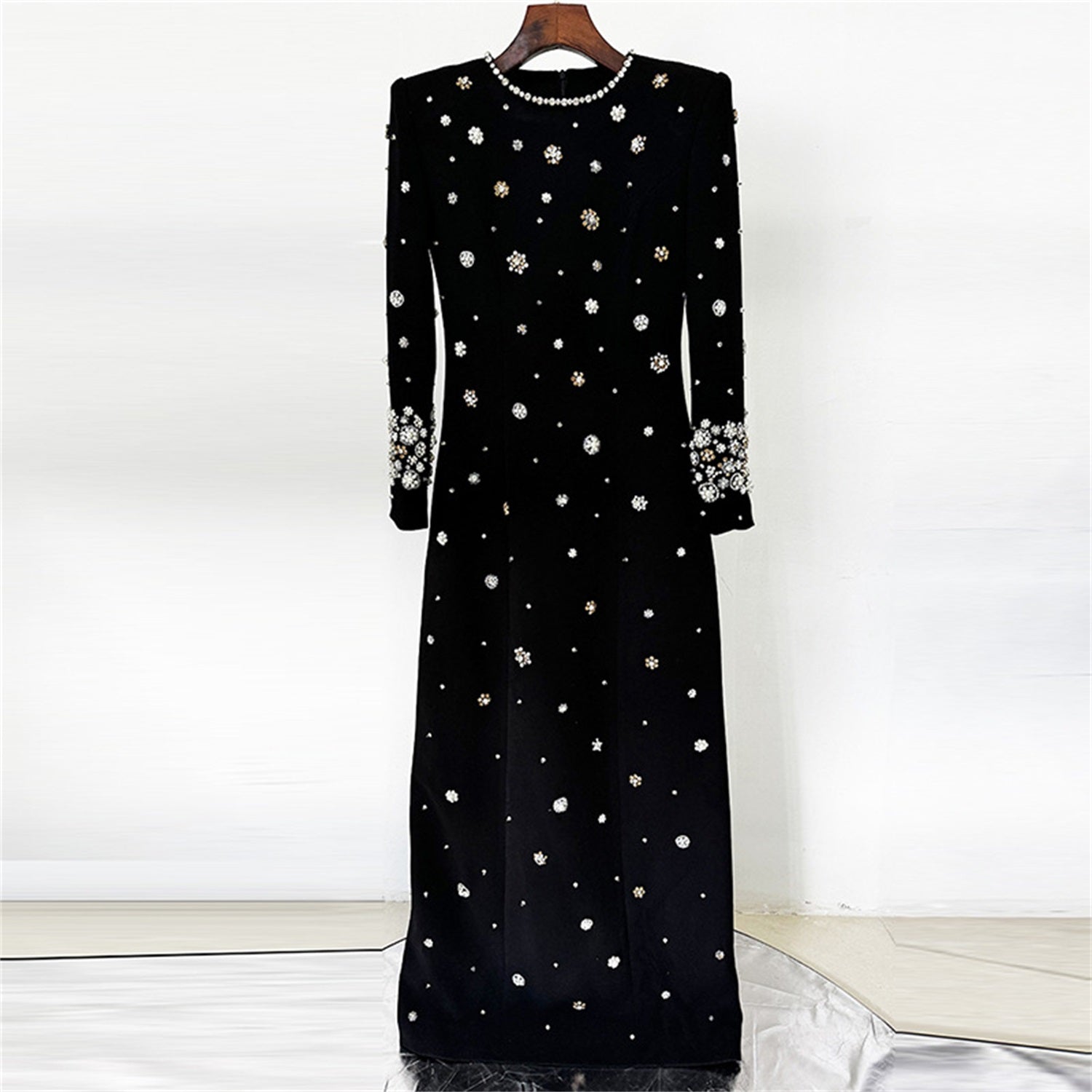 Elegant Beaded Cocktail Dress Crew Neck Slim Fit Midi Dress for Special Occasions